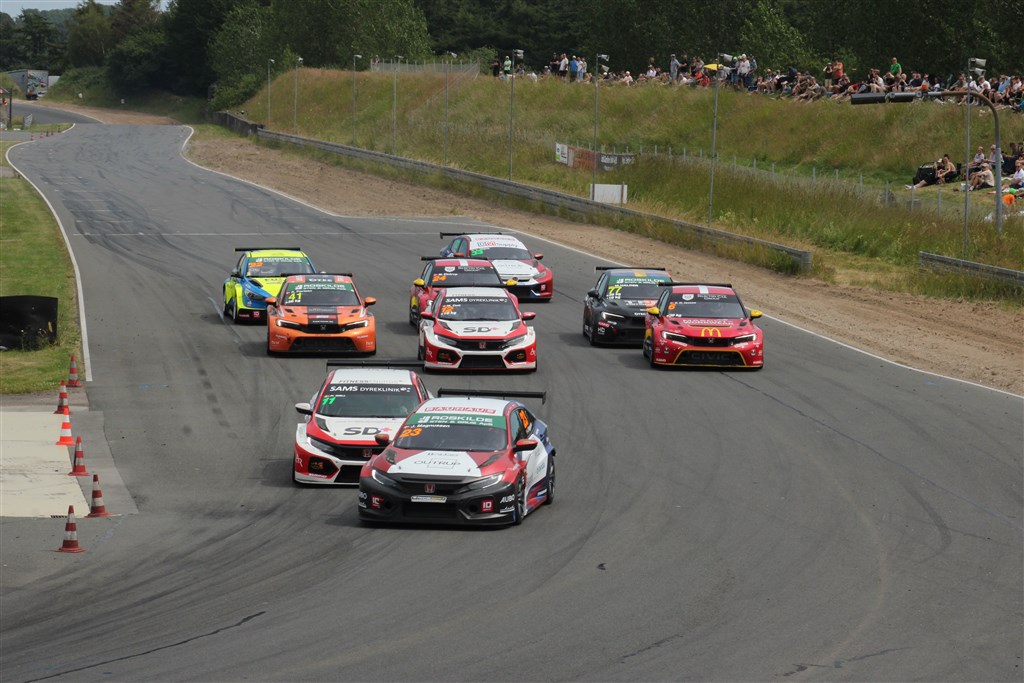 Jan Magnussen tog starten og sejren.
(Foto: Motorsporten.dk)